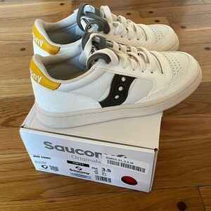 Saucony Jazz Court Youth Men 3.5 White Green Yellow Sneaker New in Box S70671-2